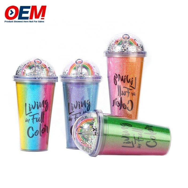 Fabryka na zamówienie PP podwójny kubek ze ścianą ze słomką OEM plastikowy kubek Cute Bear Water Cup